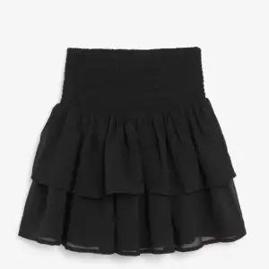 Säljer den här kjolen från Kappahl. Använd cirka 1-2 ggr. Jättebra skick. Kom privat för fler bilder ❤️