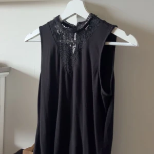 Svart topp - Sjukt snygg topp perfekt till fest