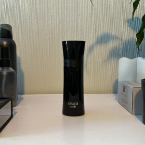 Armani code  - Säljer min Armani code parfym, ca 70 ml kvar. Skriv vid fler frågor🙌Pris går att diskutera🤝