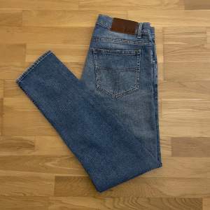 Säljer nu dessa tiger of sweden jeans i storlek 31/32 style: Evolve alltså slim fit. Det är mycket bra skick på jeansen. Nypris är ca 1500kr, mitt pris 249kr! Hör av er vid minsta lilla fundering👍