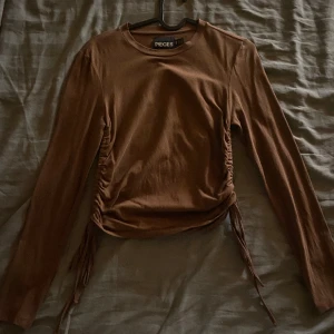 tröja - en brun tröja i bra skick strl s
