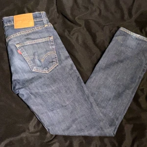Levis 511 hyperflex slimfit  - Säljer nu dessa Levis 511 slimfit hyperflex jeans, inga defekter eller skador. Storlek: W28 L32