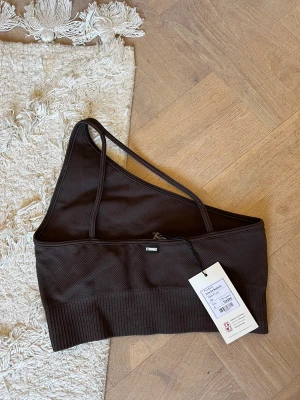 Stronger - Evolve one shoulder bra - Helt ny sport-bh/top. Nypris 499