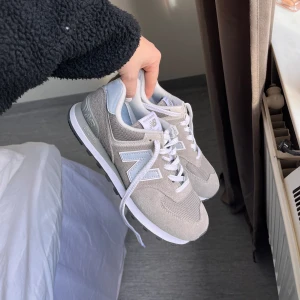 New balance skor - Använda en gång så nästan som nya, säljer för att jag inte får användning för dom! 