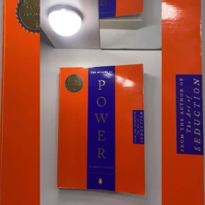 48 LAWS OF POWER🧡💙 - Org. Pris 279 & säljer för ENDAST 149 och frakt summa :- 49