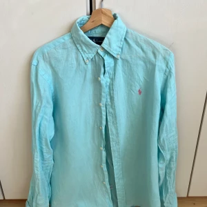 Ralph lauren skjorta i linne - Linne skjorta från Ralph lauren  10/10 skick, knappt använd Regular fit