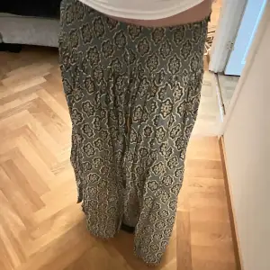 Fin lång zara kjol som inte går att köpa längre💞