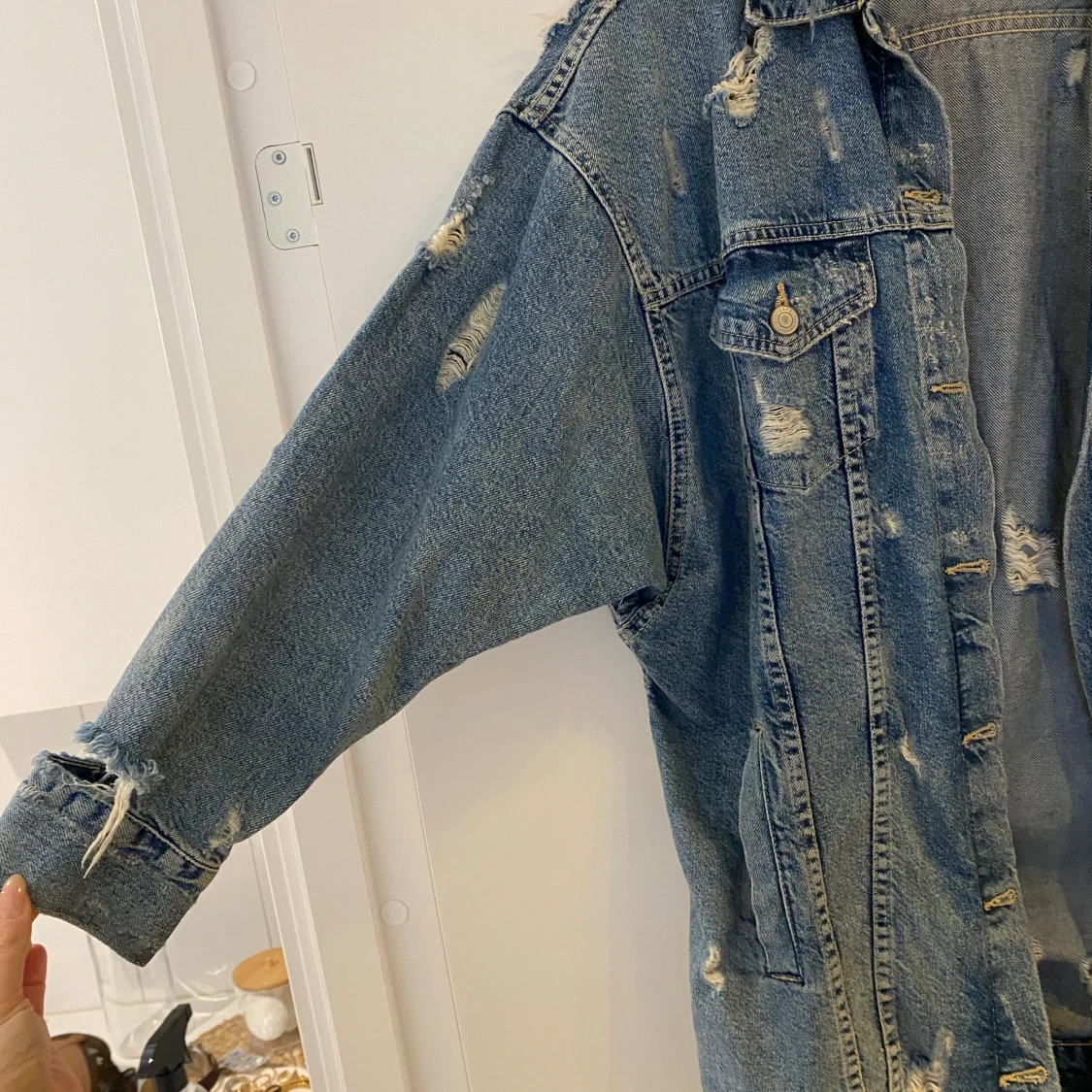 Jeansjacka i sliten modell - 91