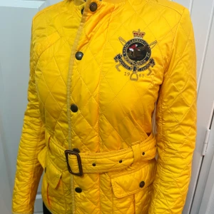 Polo Ralph Lauren Hunter Jumper Jacket - Exklusive Polo Ralph Lauren Hunter Jumper Jacket i fint skick!  Har använts ett fåtal gånger och är i nytt skick.  Dm för mer bilder.