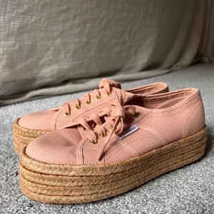Espadrillos - 🤍Skor i strl 38 🤍Använda en gång, tyvärr för stora på mig🥺