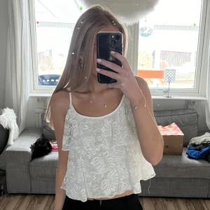 Spetslinne - Superfint somrigt linne från Bikbok. Fint skick. Storlek xs🩷