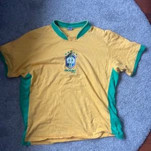 En Brazilien tröja i bra skick  - Säljer eftersom jag har växt ur 