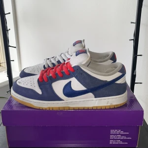 Nike sb dunk La dodgers ⚾️🧢 - Nike Sb dunk la dodgers, cond 7/10, missing blue laces.