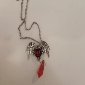 Fladdermus halsband  - Halsband från emp har burits en del men är fortfarande i gott skick