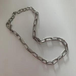 Armband - Armband i silver som liknar en kedja🩶 Funkar perfekt till vilken outfit som helst🤩 Skriv vid intresse 🫶