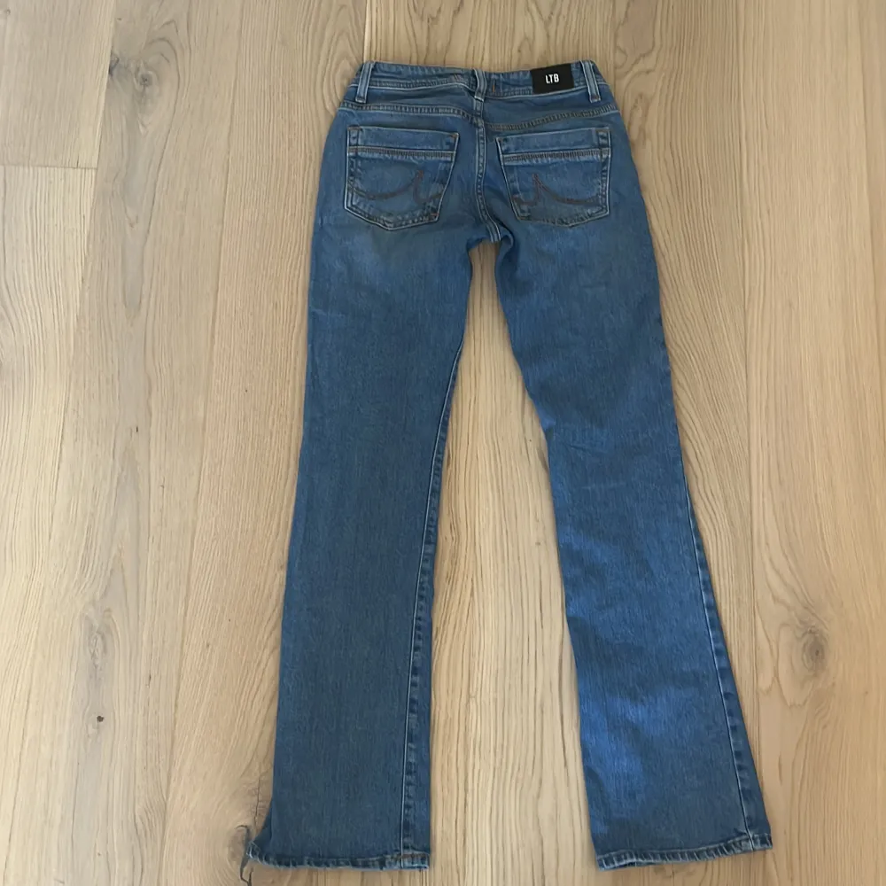 W24 L30 nyskick. Ny pris 829. Jeans & Byxor.