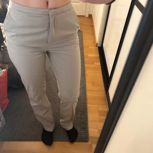  Beiga kostymbyxor  - Jätte fina kostymbyxor som är super sköna 