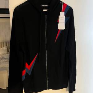 Helt ny Zadig & voltaire hoodie | 100% merinoull | Nypris runt 3800 | Mitt pris - 1599. STEAL | helt ny med alla tags kvar(aldrig använd)  | storlek M. Hör av er vid funderingar! Snabb affär! Diskutera pris och kom med bud! | Handtvättas!