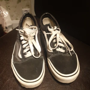 Vans - Vans storlek 37 använda ca 5 gånger  Köpare står för frakt o.s.v