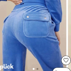 Juicy byxor - Säljer mina juicy byxor i färgen regatta. Helt nya💕