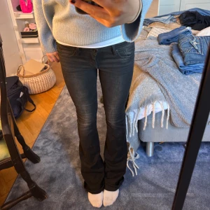Lågmidjade jeans  - Jätte snygga LOW Waist flare jeans från hm❤️ jätte bra stick och super sköna🫶 pris förslag