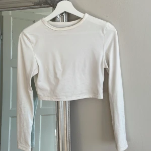 Snygg tröja - Säljer denna!!! Så snygg, passar till allt🩷