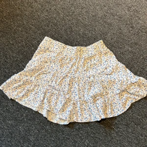 Kjol - Jättefin kjol! Skriv för fler bilder eller frågor! 💗