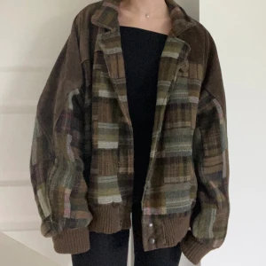 Vintage flanneljacka - Genuin vintage flanneljacka köpt i England. Jackan är i storlek XXL men kan sitta snyggt oversized på mindre storlekar (som ni ser på bilderna) 🖤