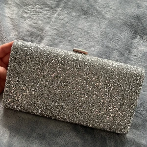 Kurvert väska - Använd endast en gång under ett bröllop 