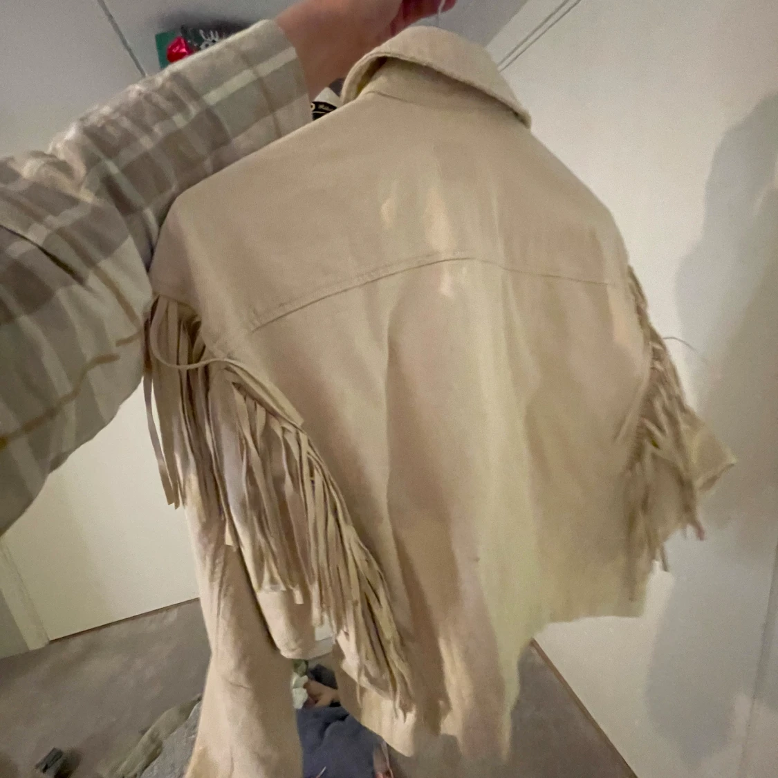 Ljus jeansjacka med fransar - 90