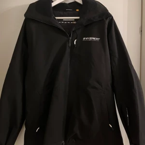 Jacka - Everest jacka som kan användas till skidor. Helt ny har bara använts en gång.