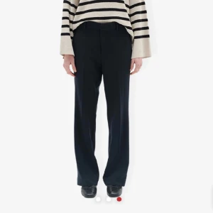 Mörkblåa kostymbyxor - Inwear mörkblåa kostymbyxor, i nyskick.