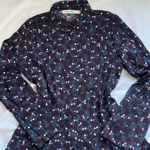 Carin Wester Set - Skjorta och byxor set från Carin Wester! Använd en gång så jättebra kvalitet✨