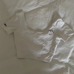 Peach topp - Snygg topp med öppen rygg