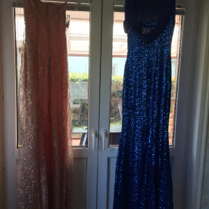 Fest klänningar - Helt nya fest klänningar för både två 1500