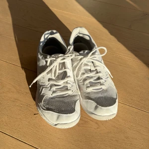 Asics gympaskor  - Säljer Asics gympaskor. 