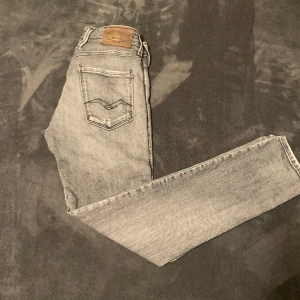Replay Jeans - Snygga replay jeans i storlek 29/30. Modellen anbass. Mycket bra skick.