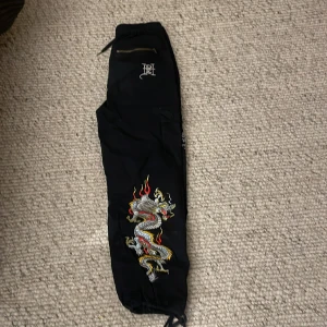 Ed Hardy cargos  - Äkta ed hardy cargos, ny pris 1100, bra skick 