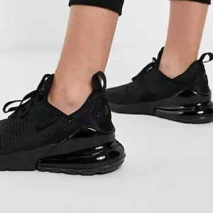 Nike air max 270 - Hej, Säljer fina skor, storlek 37.5. Bara använt dem några gånger. De är för små för mig. Pris: 699 kr, (ordinarie pris 1500) men kan prata om priset vid snabb affär. Skorna är i bra skick, inga defekter.
