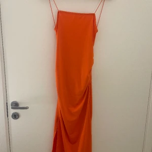 Klänning - Klänning från Shein. Enbart använd en gång. 