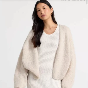 Trendig stickad kofta  - Så söt stickad kofta som har blivit trendig och tyvärr inte kommer till användning💕 