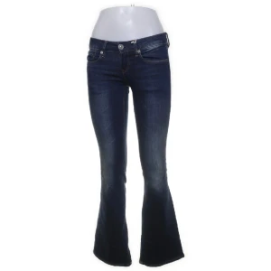 Jeans  - Skit snygga lågmidjade bootcut jeans från G-Star Raw som jag älskar men som tyvärr inte passar mig längre. Köpta för 450 men säljer nu för 300!! 