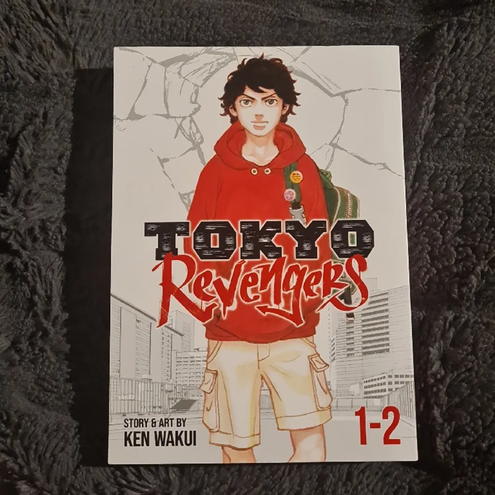 Tokyo revengers vol 1 och 2 i ett. Extremt bra skick! Aldrig läst Original pris 249kr Säljes för 190kr Köpare står för frakt!!. Övrigt.