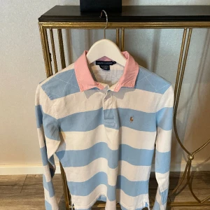 Ralph lauren långärmad - Säljer min Ralph Lauren tröja som är lite för liten! Cond 7/10 Sitter som en S men de står L