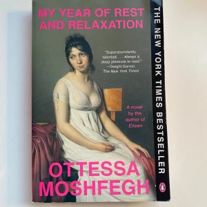 My year of rest and relaxation  - Köpte den själv second hand så därför är den lite sliten❣️