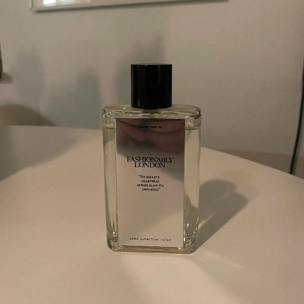 Säljer denna parfym från zara i doften fashionably London. Detta är från en kollektion med Jo Malone, 75ml❣️. Övrigt.