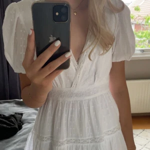 Zara klänning  - Säljer min jättesöta zara kläning då den inte kommer till användning längre. 💗  Prefekt till sommaren💗