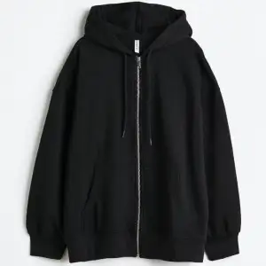 Säljer denna super sköna zip upp hoodien från hm! Köparen står för frakten och pris kan diskuteras :)