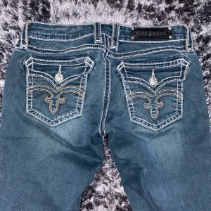 rock revivals - skit snygga rockrevivals storlek 29 innerbenslängd 88cm säljer pga att de är för stora💕