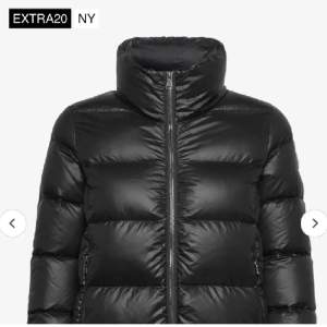 Säljer denna jacka, tidigare köpt på plick men mycket fint skick. Perfekt till vinter/vår